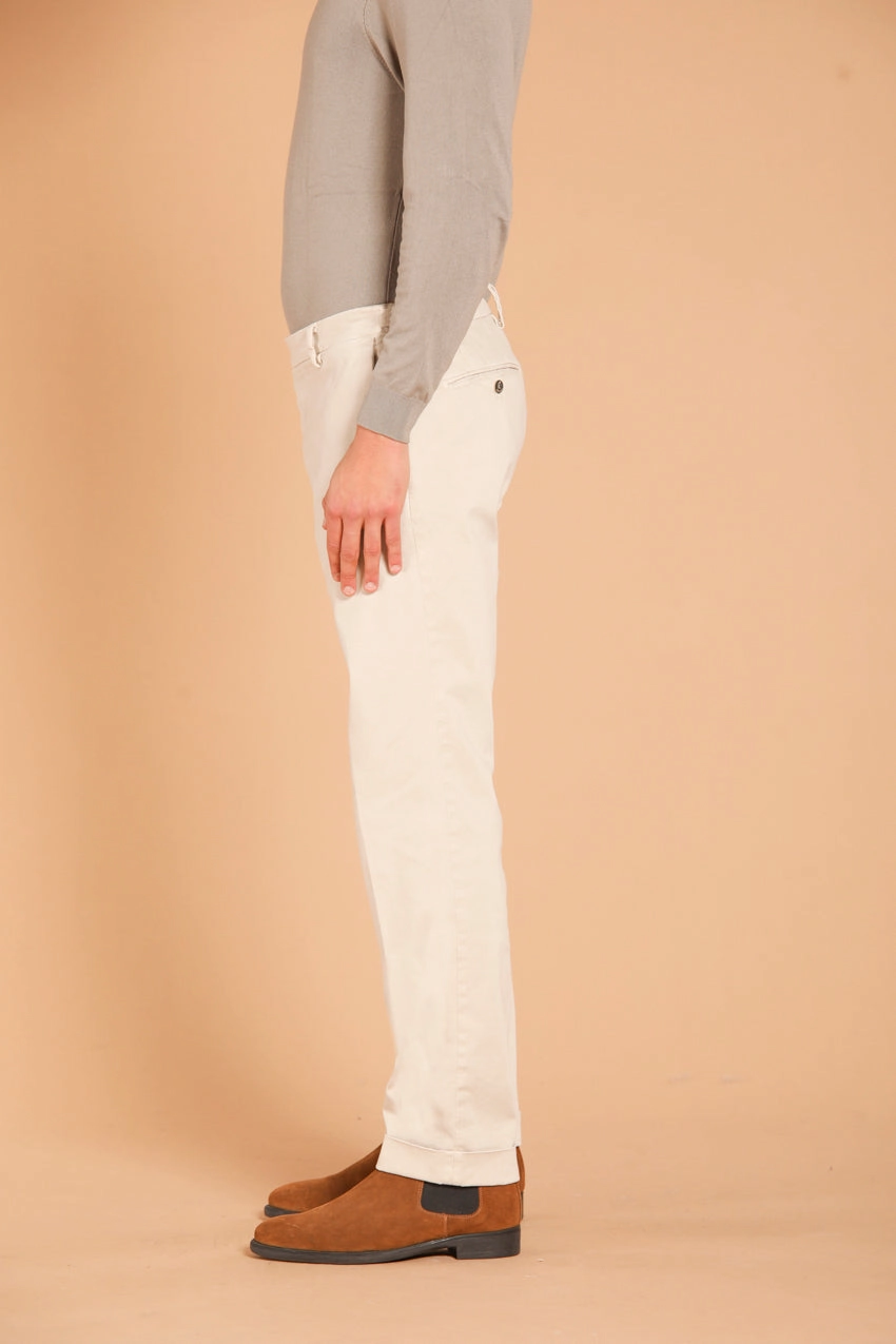 New York Times men's chino pants in gabardine with tailoring details regular fit