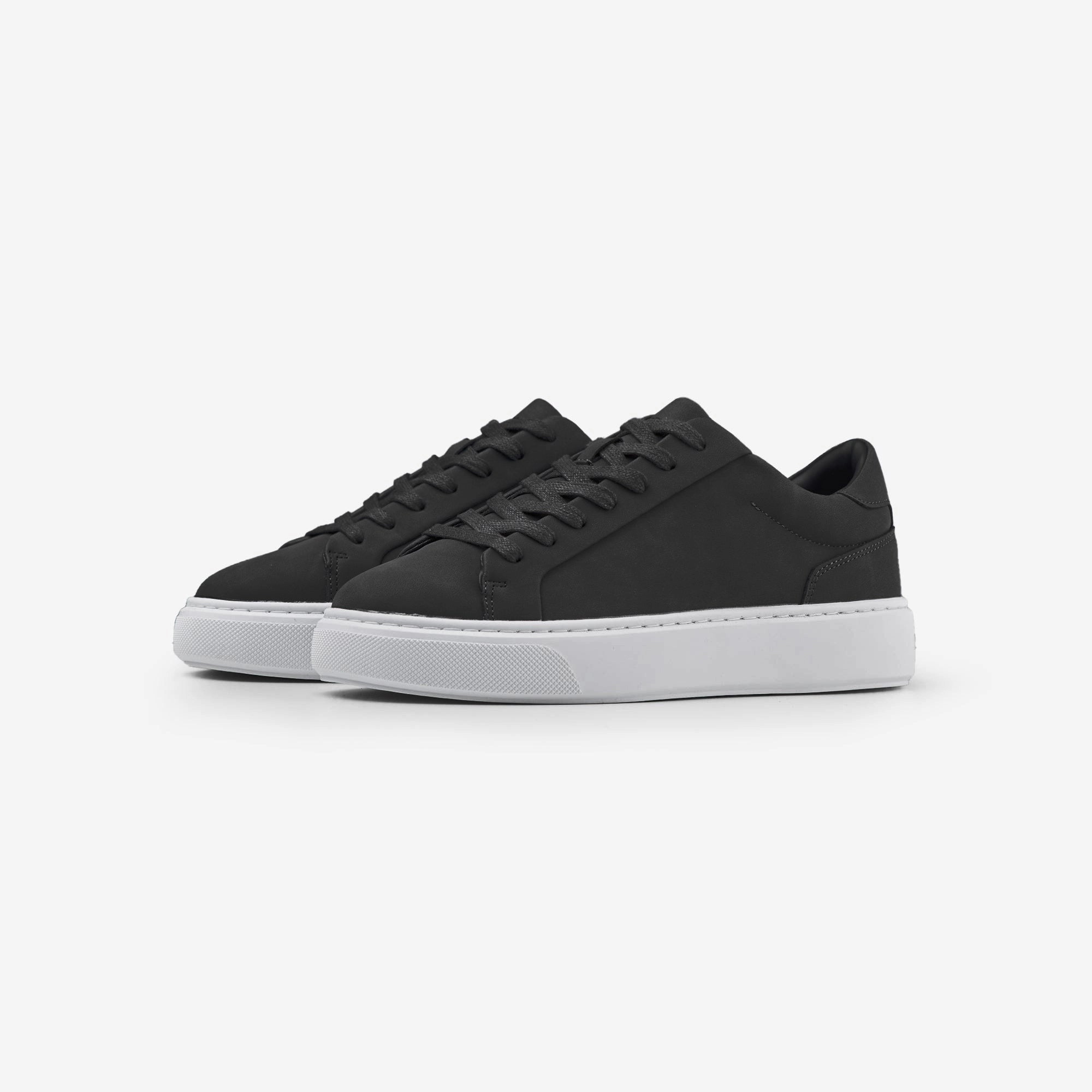 Premium Classic Trainer | Black